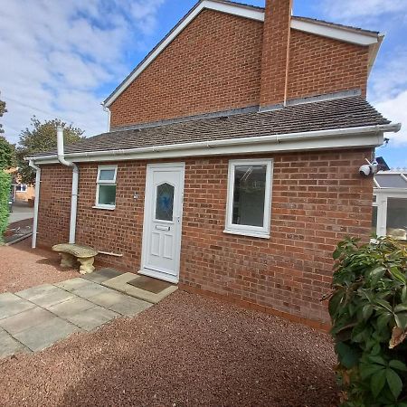 Leominster 3 Bedroom House Parking Garden Private Exterior photo