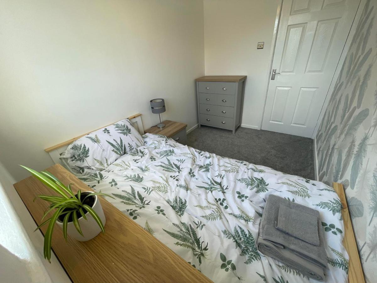 Leominster 3 Bedroom House Parking Garden Private Exterior photo